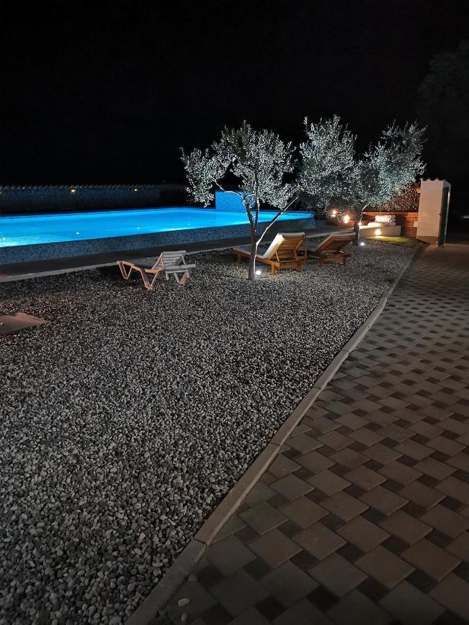 Jacuzi Cottage In The Olive Grove Pula Exterior photo