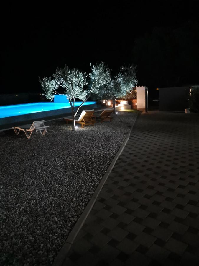 Jacuzi Cottage In The Olive Grove Pula Exterior photo